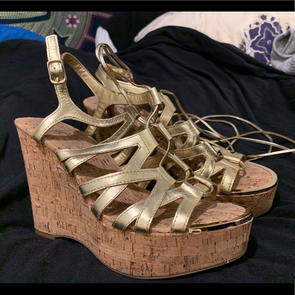 Gold wedges